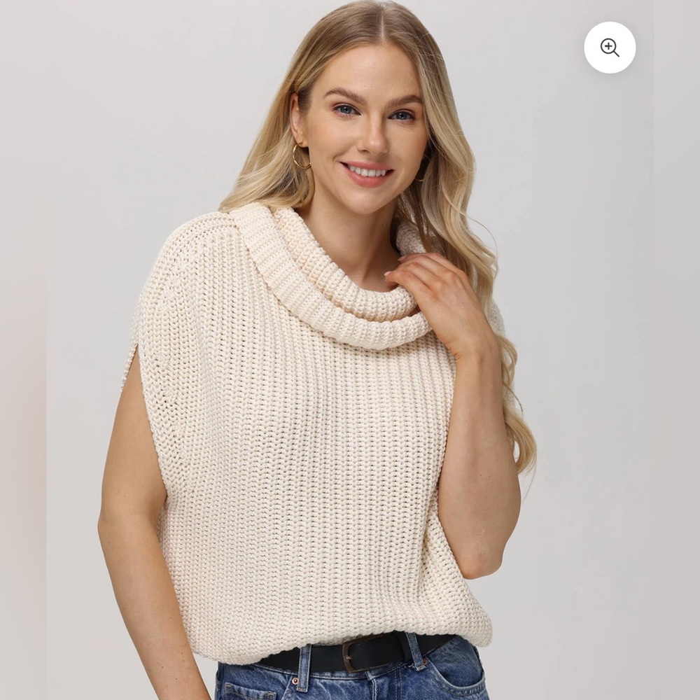 Women’s 525 America Cate Sleeveless Turtleneck Sweater Size Medium in Cream